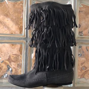 Grey suede mocassin fringe boots